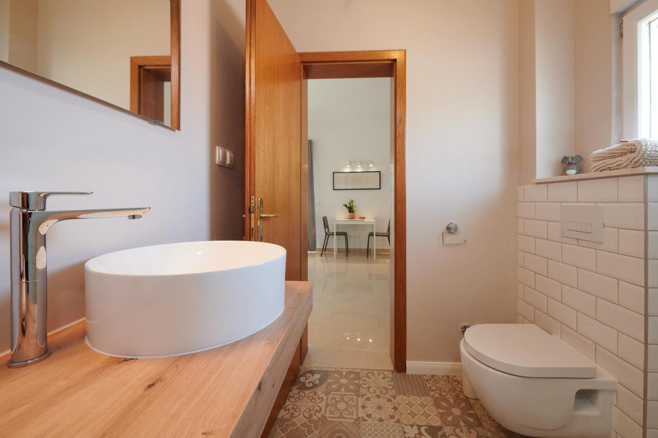 T&T Sea View Apartments Трогір Екстер'єр фото