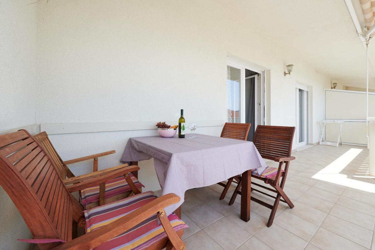 T&T Sea View Apartments Трогір Екстер'єр фото