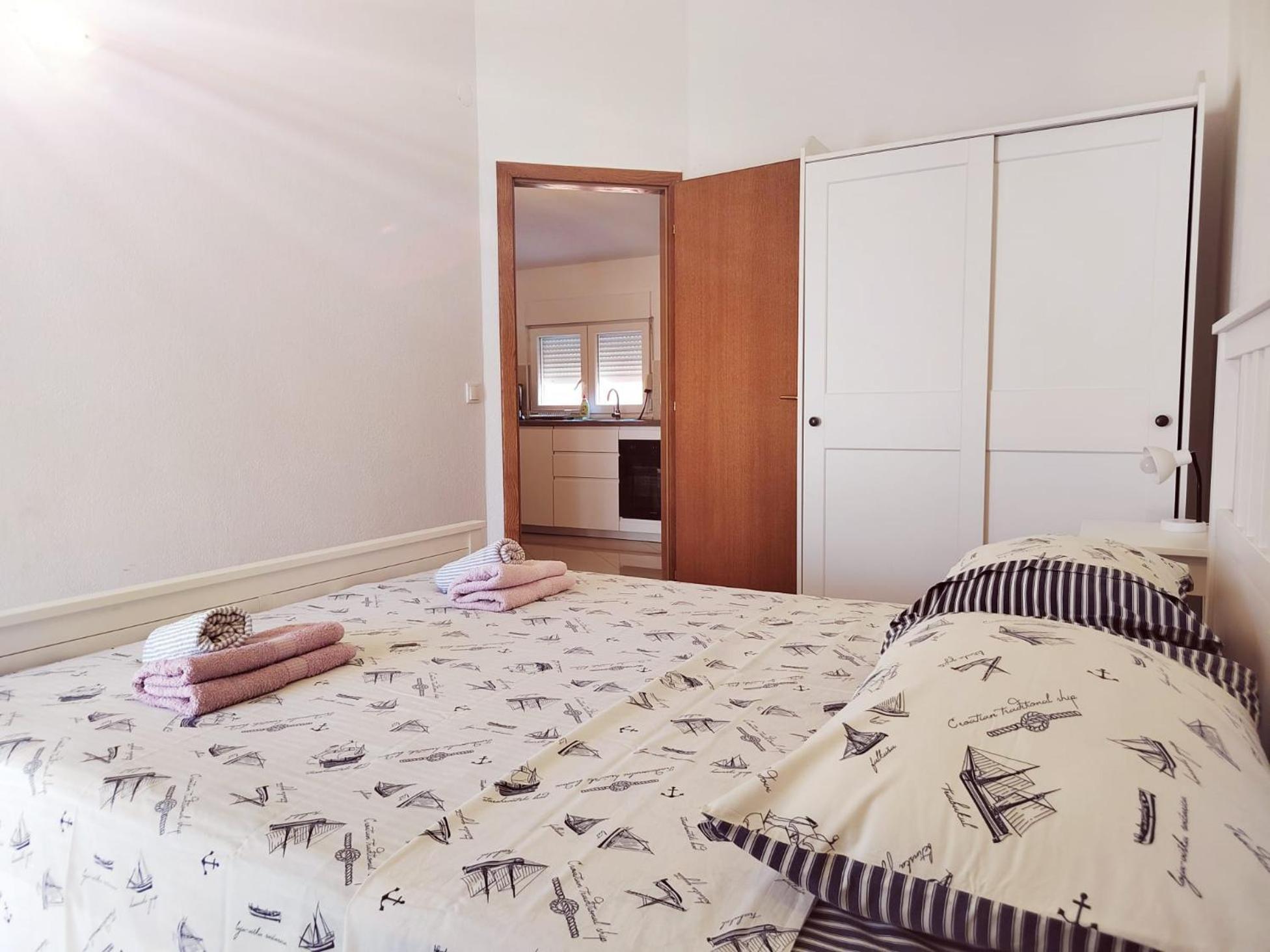 T&T Sea View Apartments Трогір Екстер'єр фото
